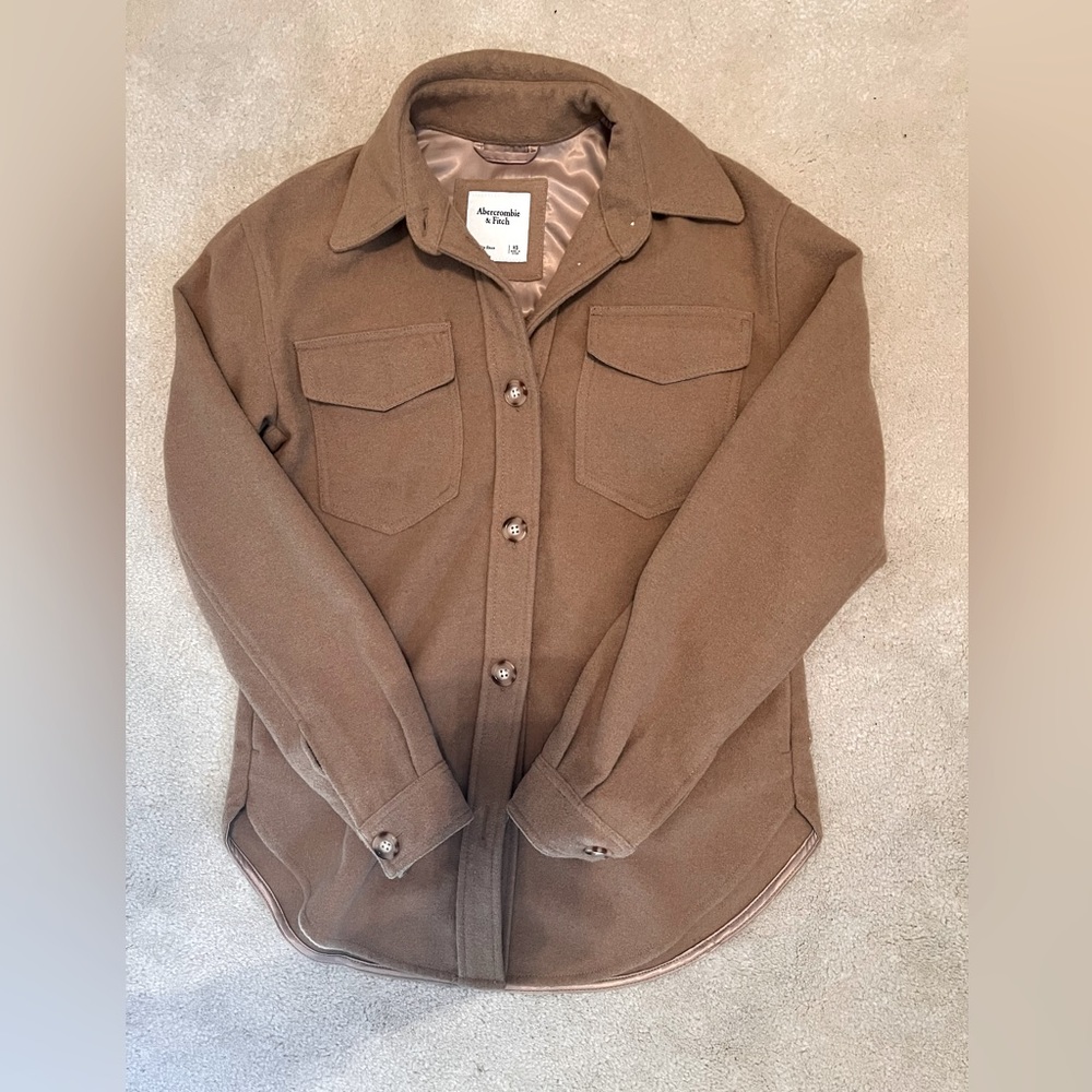 Abercrombie & Fitch tan Shacket in an XS with pockets.
